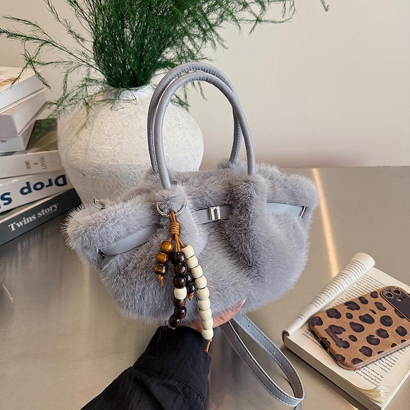 Plush bag women's large capacity 2025 new autumn and winter versatile plush messenger bag single shoulder underarm tote bag