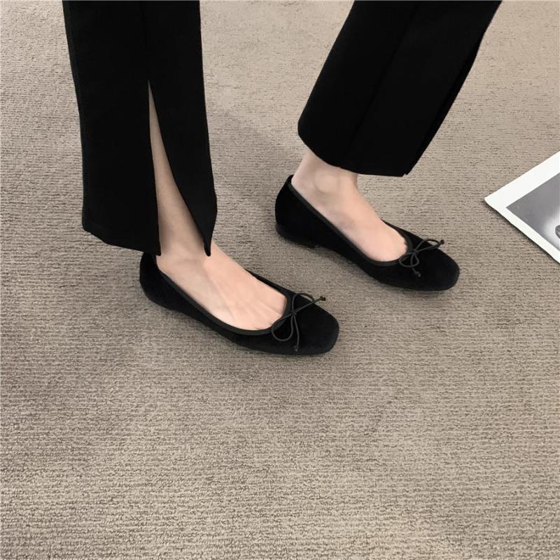 Fashion Flat Shoes Women's Spring and Autumn Bow Shallow Mouth Retro Black Velvet Plus Size Women's Shoes 42 43 44 Ladies Loafers Women