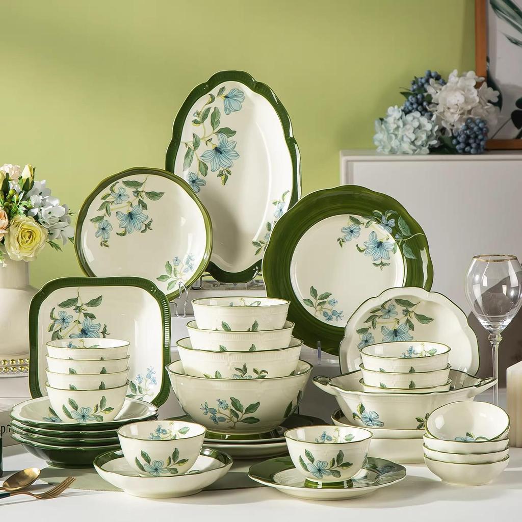 Japanese Ceramic Dining Set: Noodle Bowl, Bathtub Bowl, Microwave-Heating Bowl, High-Temperature Soup Bowl, and Chopsticks.