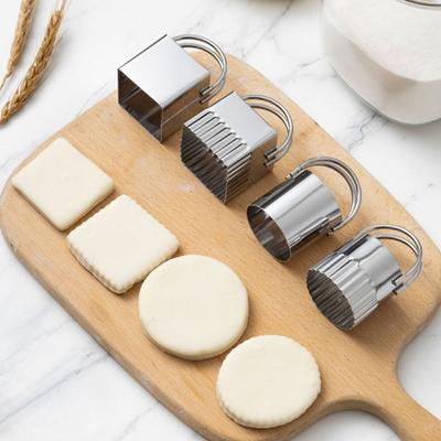 5ks Čtvercová/Kulatá Nerezová Vykrajovátka na Cukroví Sada 5 Velikostí Krajkový/Rovný Okraj Forma na Sušenky DIY s Rukojetí Forma na Sendviče