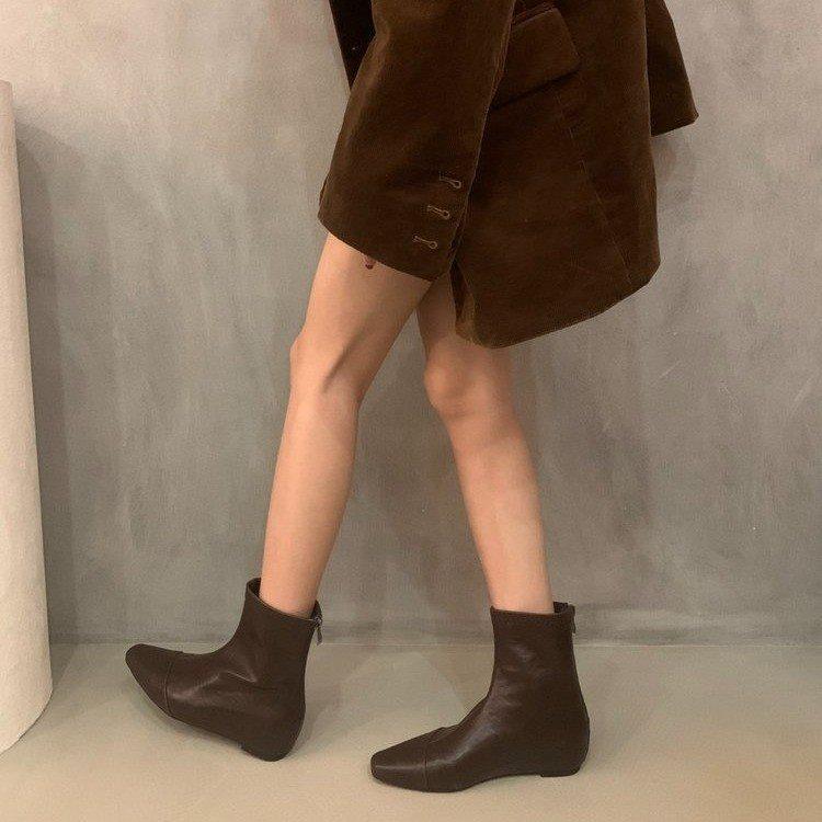 Small retro short tube, white square head slope heel, simple short boots, Korean version of the new 2025 versatile short boots to increase the inner