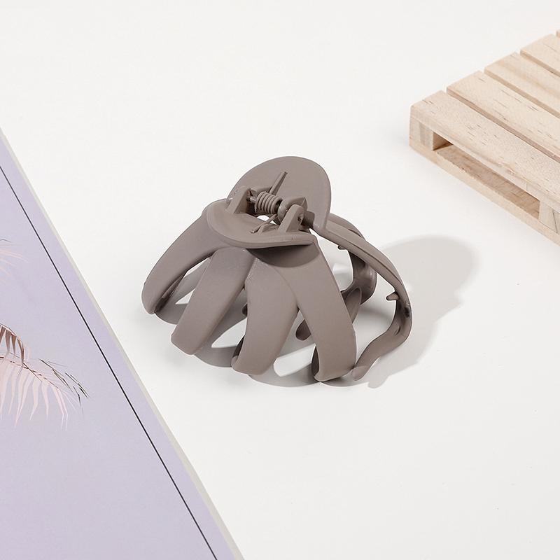 1Pc Fashion Matte Solid Color Women Hair Claw Elegant Claw Clip Girls Hair Barrettes 6*7cm Bun Ponytail Clips Hair Accessories