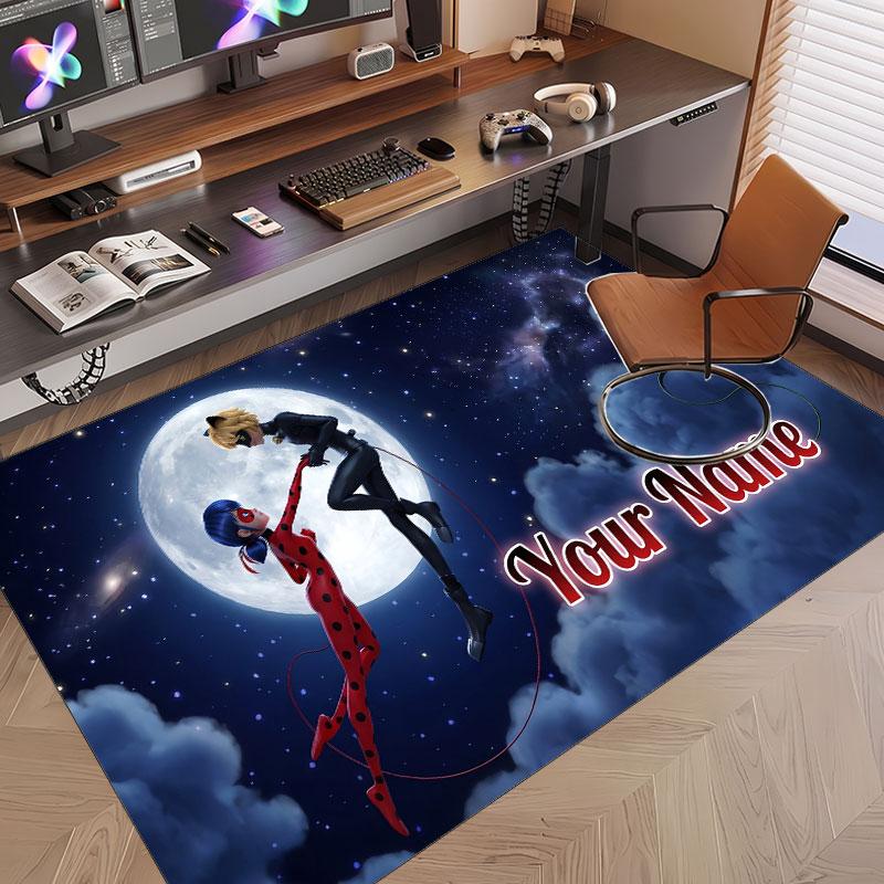 Tappeto in Cristallo Vellutato con Testo Nome Personalizzato, Tappeto Decorativo Morbido Peluche Miraculous Ladybug Antiscivolo per Pavimento