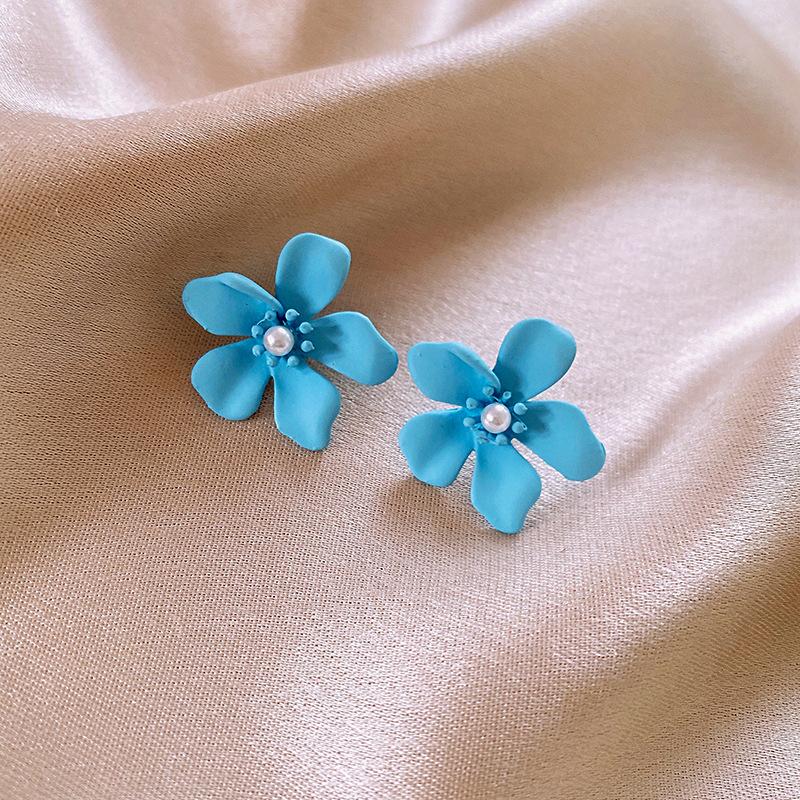 Sweet color flower pearl stud earrings Internet celebrity fashion trend earrings commuter versatile small fresh earrings women