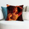 La Vita di Una Showgirl Celebrità Anime Merchandising Federa Stampata All-Match Decorazione per Divano Auto Ufficio Protezione