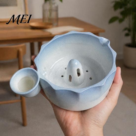 Fruit Vinegar Dipping Bowl Ceramic Berry Washing Bowl, with Side Pouring Spout And Drain Gift for Kitchen Enthusiasts Holes Design, Self Spinning