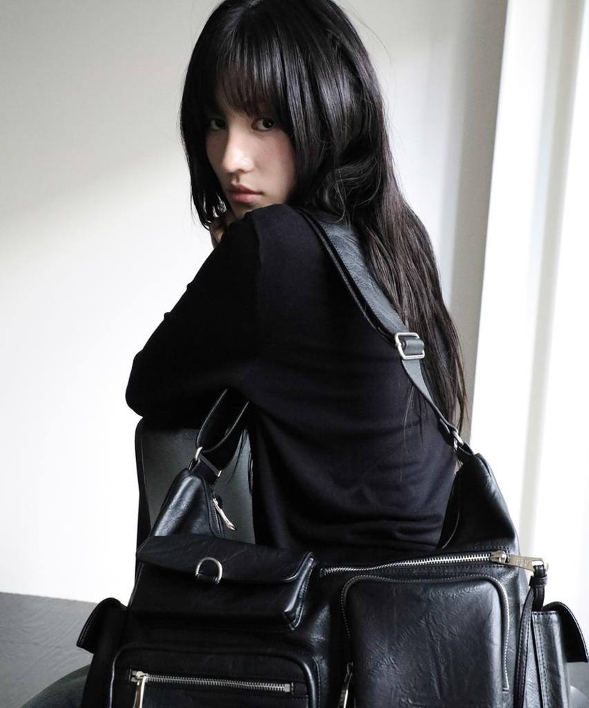 Iugamakaras Multi Pocket Leather Bag (Black)
