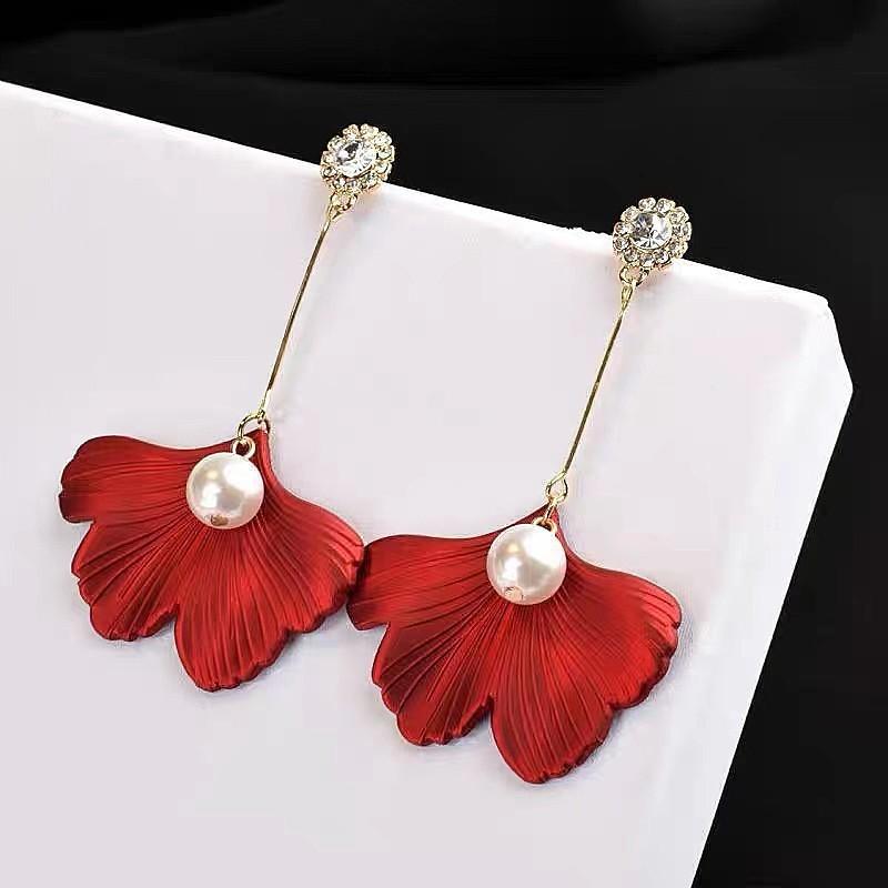 Retro light luxury pearl flower fashion earrings femininity high sense atmosphere stud earrings versatile personality earrings