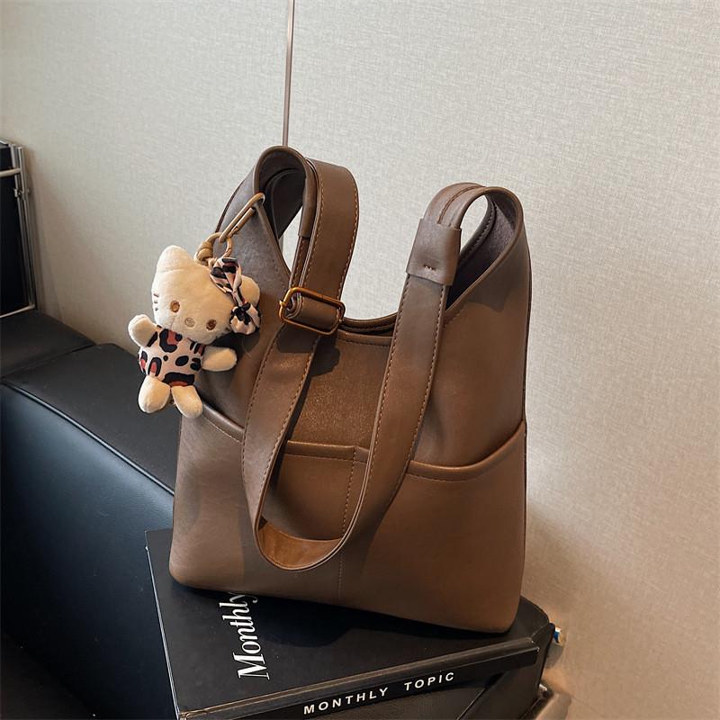 IELGY Soft Leather Lazy Style Tote Bag Ladies Retro Commuter Underarm Large Capacity Fashion Bucket Bag