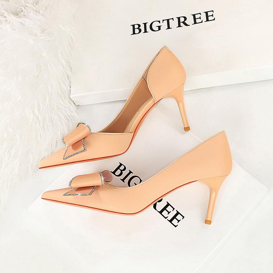 Женские туфли на высоком и тонком каблуке — фото 7