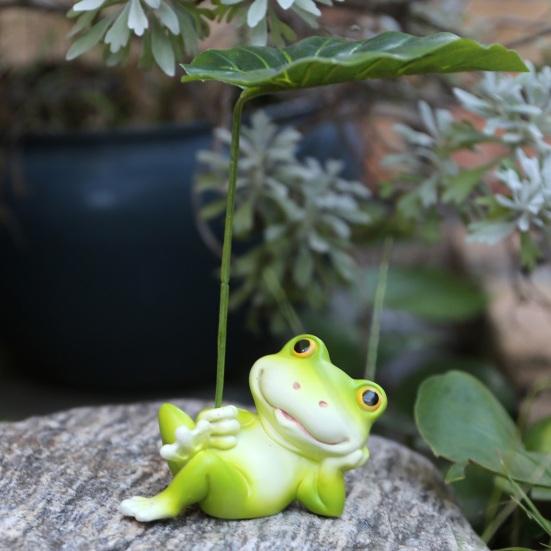 Frog Ornament Lying Frog Small Resin Figurine with Leaf Umbrella Sun-Proof