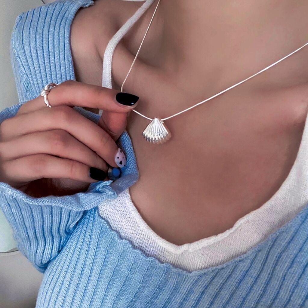 

New Classic Shell Pearl Necklace Fashion Small Fresh Clavicle Chain Simple Versatile Pendant Gift Giving