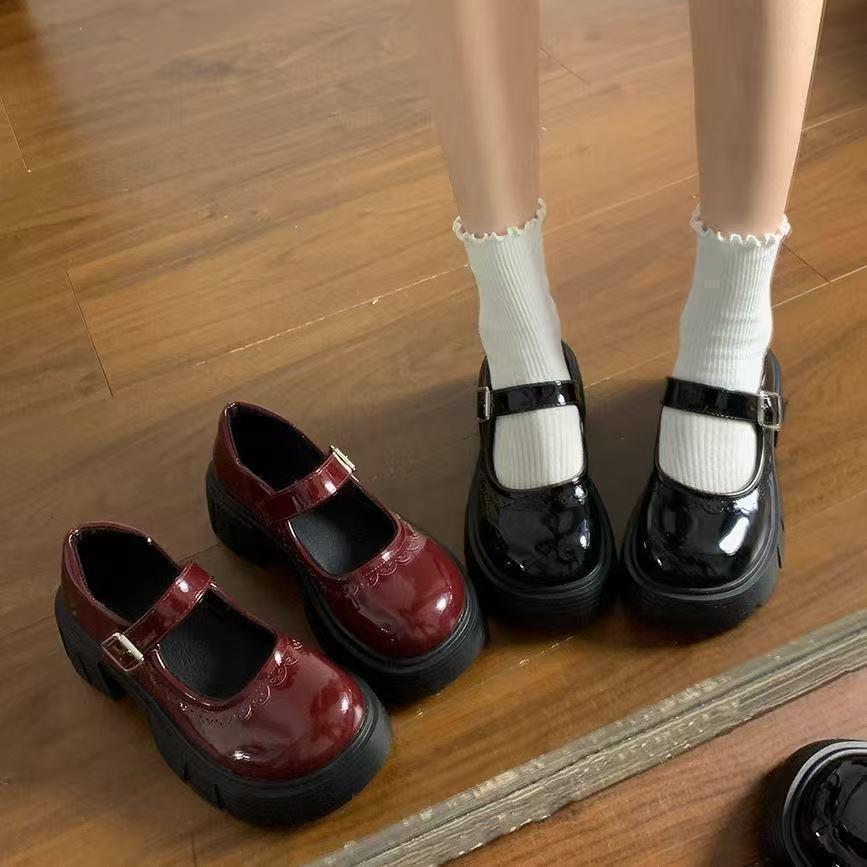 2025 Mary Jane-skor med hög klack i brittisk stil, läderskor med tjock sula – mångsidiga damskor för vår/höst