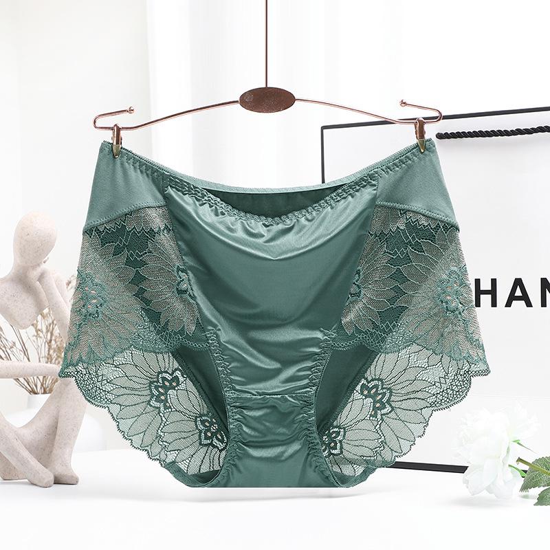 Mid-Rise Lace Hip-Lifting Panties - Comfortable, Sexy Triangle Design with Pure Cotton Crotch