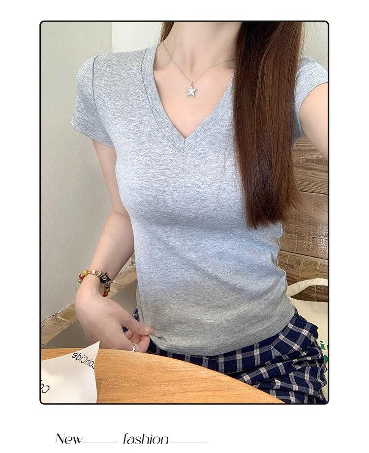 Black V-Neck Slim Fit Short-Sleeve T-Shirt for Women - Stylish Summer Top