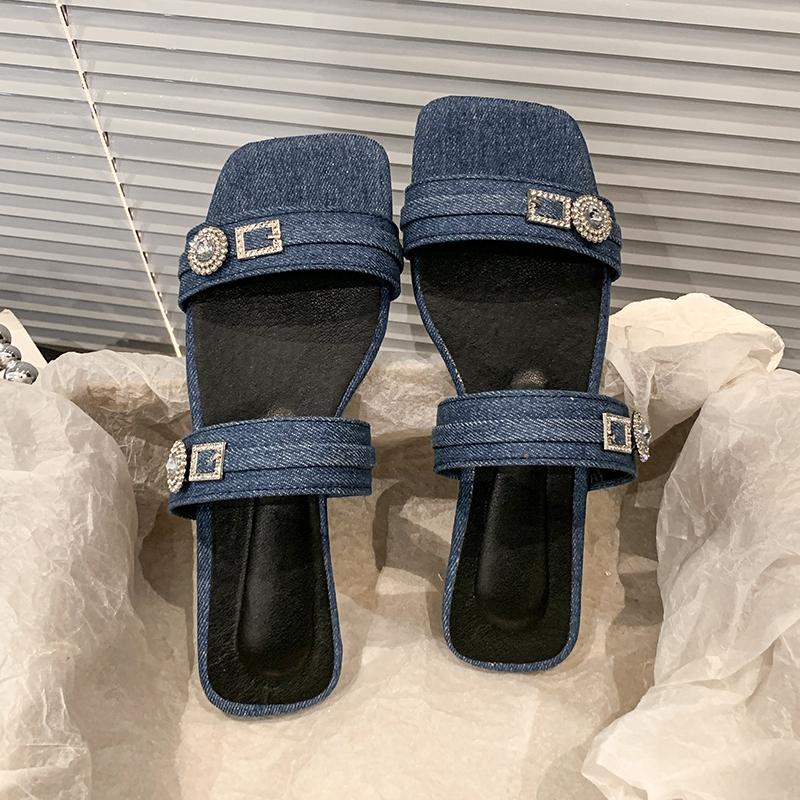 Women Large Size Fashionable Sandals and Slippers New Summer Style Flat Bottomed Metal Strappy Sandals for Women Zapatos Mujer