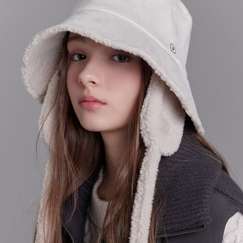 

WHITE SANDS Suede Detachable Boucle Earmuff Bucket Hat Raysa (4 colors) IVORY_Free