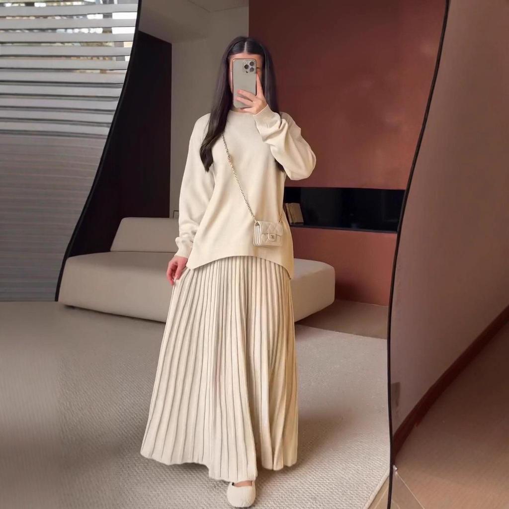 Autumn 2025 Women's Knit Sweater with Round Neck & Long Sleeve Pleated Skirt - Casual & Elegant