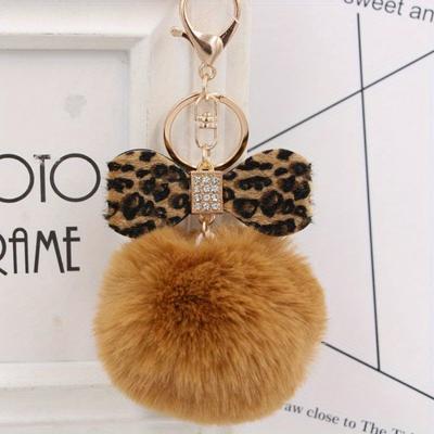 Un ciondolo bohémien in poliestere con fiocco leopardato e pendente- Adatto per decorazione di zaino, auto, borsetta- Elegante accessorio portachiavi per cellulare