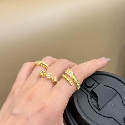 Esplosione Medievale Piena di Diamanti Avvolta Intorno alla Testa di Serpente Anello Serpente Spirituale Retro Vita Multi-Anello Anello Dorato da Indice