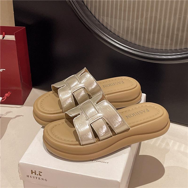 Internet Celebrity Slippers Women Summer Wear 2025 New Thick Bottom Muffin Heightened Soft Bottom H Go Out To Wear Cool Slippers