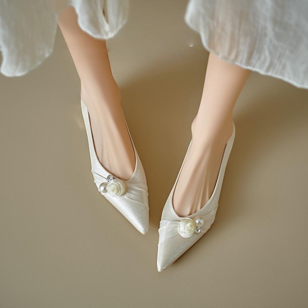 French pearl flower pointed head thick heel single shoes women are not tired feet low heel bridesmaid shoes bride shoes wedding shoes