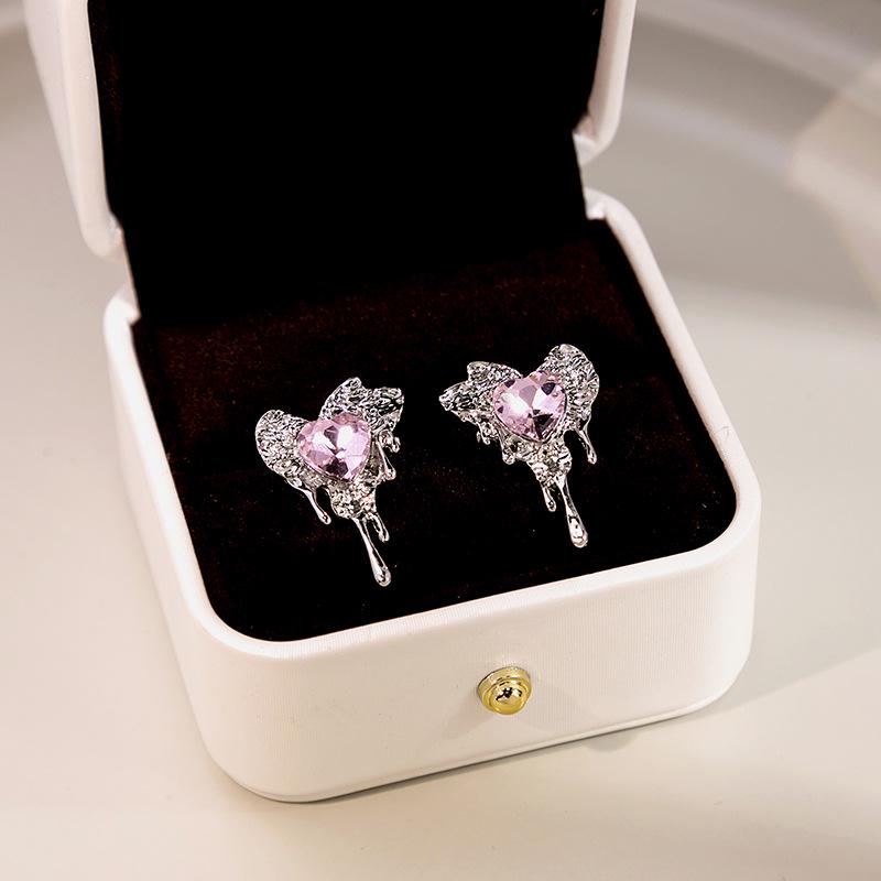 Silver Needle Pink Heart Diamond Stud Earrings - Chic and Versatile Jewelry