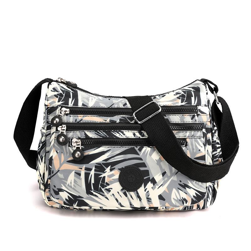 

Сумка через плечо для женщин, большая вместимость, 2025 г., новая корейская версия, сумка-парус из ткани Оксфорд, повседневная универсальная спортивная дорожная сумка через плечо 29X11X21CM