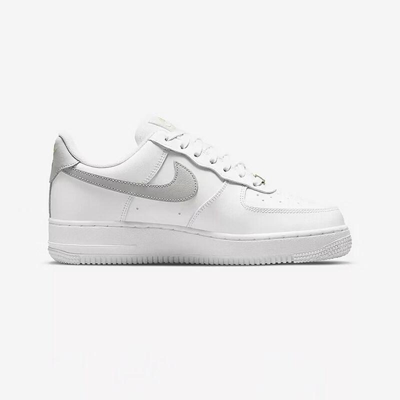 Nike WMNS Air Force 1 '07 ESS Casual Shoes