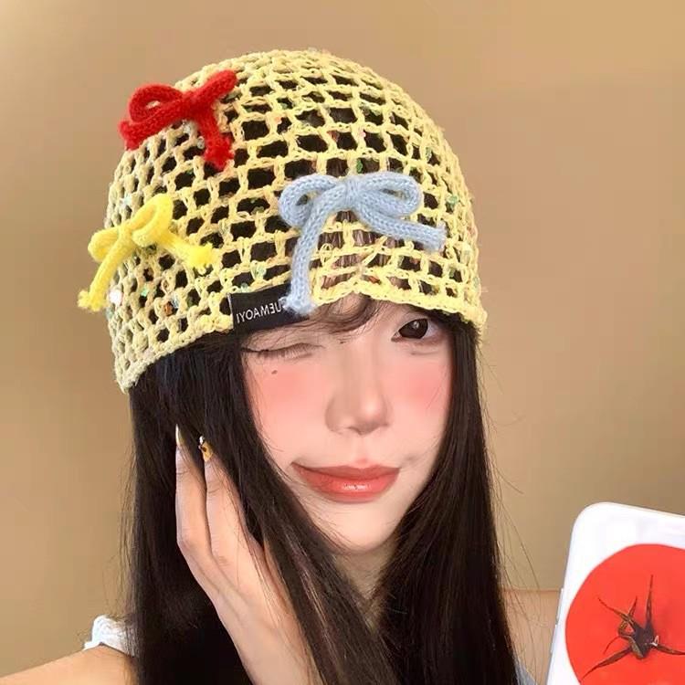 Cappello Berretto in Lavorazione a Maglia con Paillettes e Fiocco Coreano per Donna: Copricapo alla moda in rete di lana