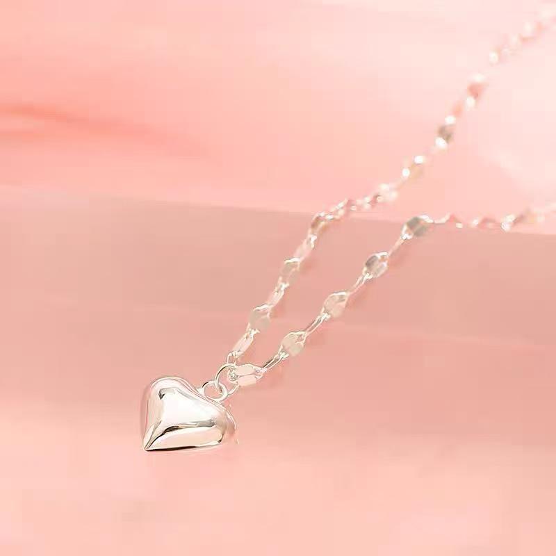 European & American Heart Pendant Necklace - Women's Niche, High-End Clavicle Chain with Personality Lips Design