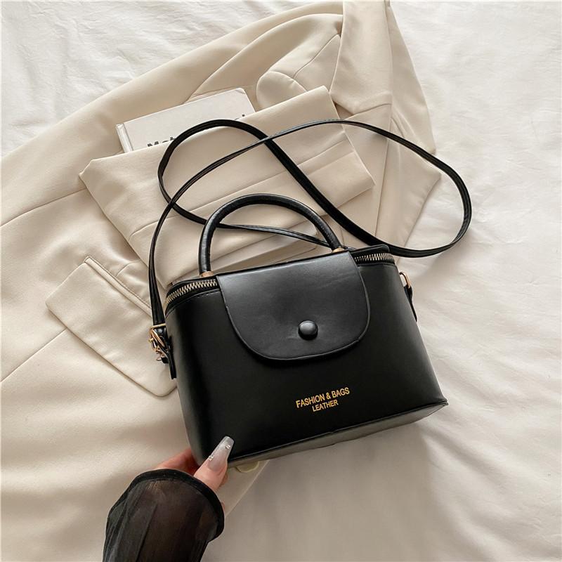 

Premium texture niche design retro handbag 2025 popular popular dumpling bag versatile shoulder messenger bag