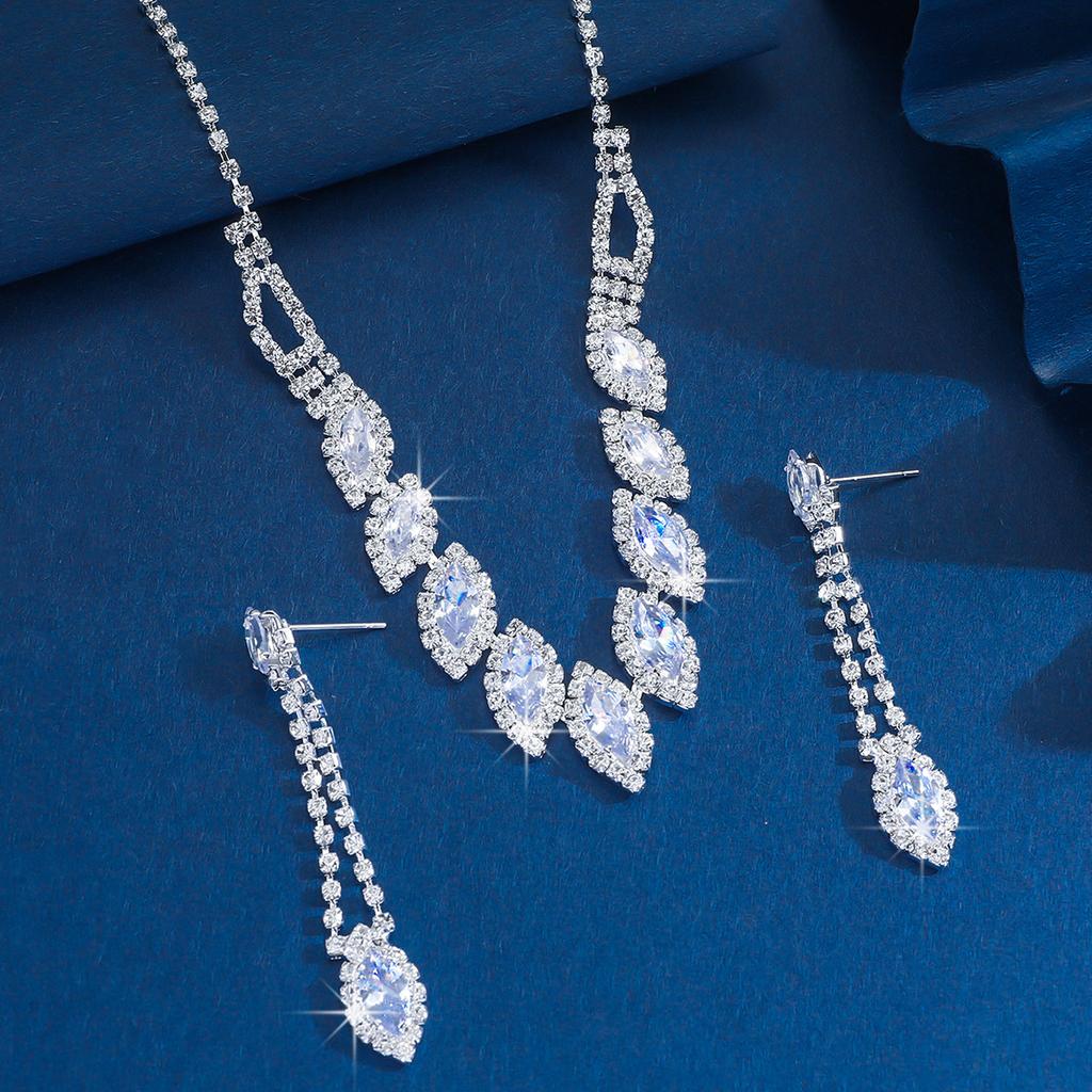 3PC Women's Fashion Waterdrop Leaf Necklace Earrings Zircon Set Suitable for Wedding, Party, and Festival Gifts