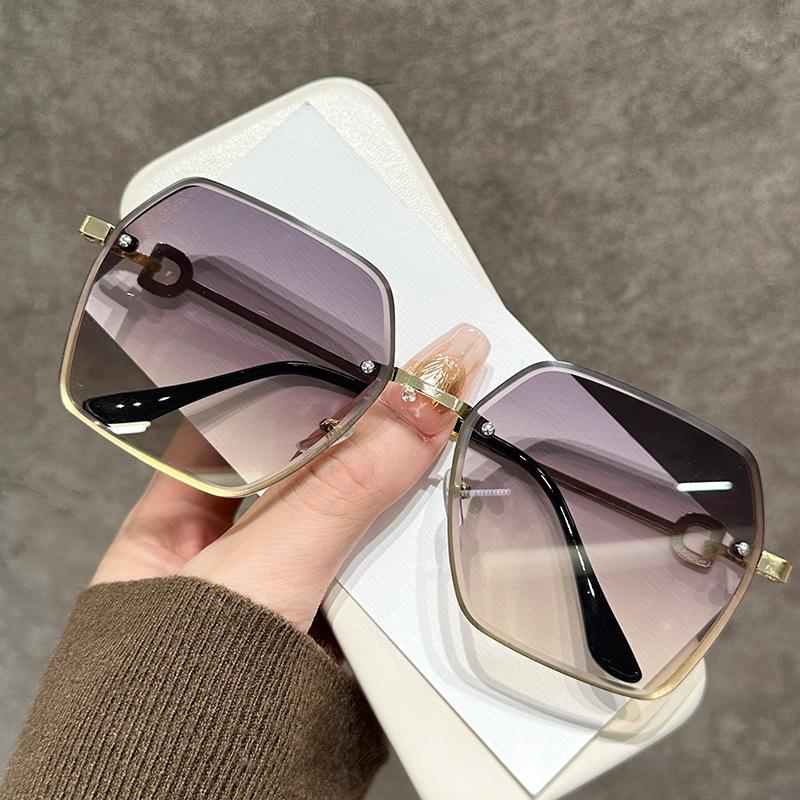 Frameless Trimmed Anti-Ultraviolet Sunglasses Women'S Large Frame Retro Gradual Change Piece Sunglasses