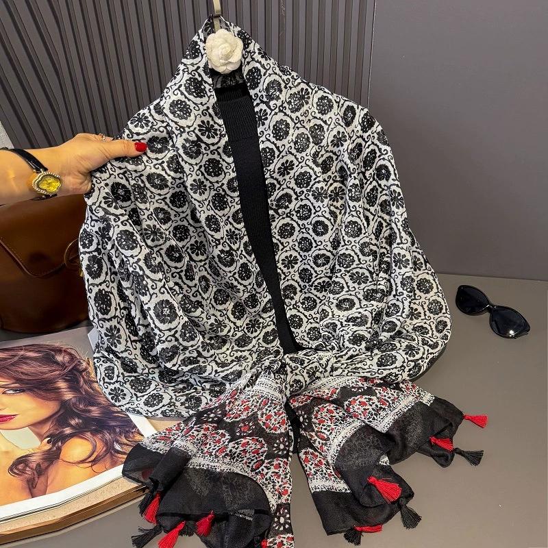 31 Designs Autumn Vintage Floral Tassel Viscose Shawl Scarf Lady High Quality Wrap Pashmina Stole Bufandas Muslim Hijab 180*90Cm