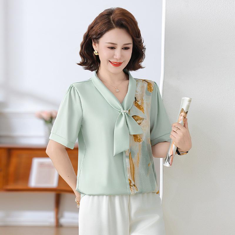 

Chic Satin V-neck Printed Short-Sleeve Top for Middle-Aged & Elderly Women 4XL [135-150 lbs] зелёный