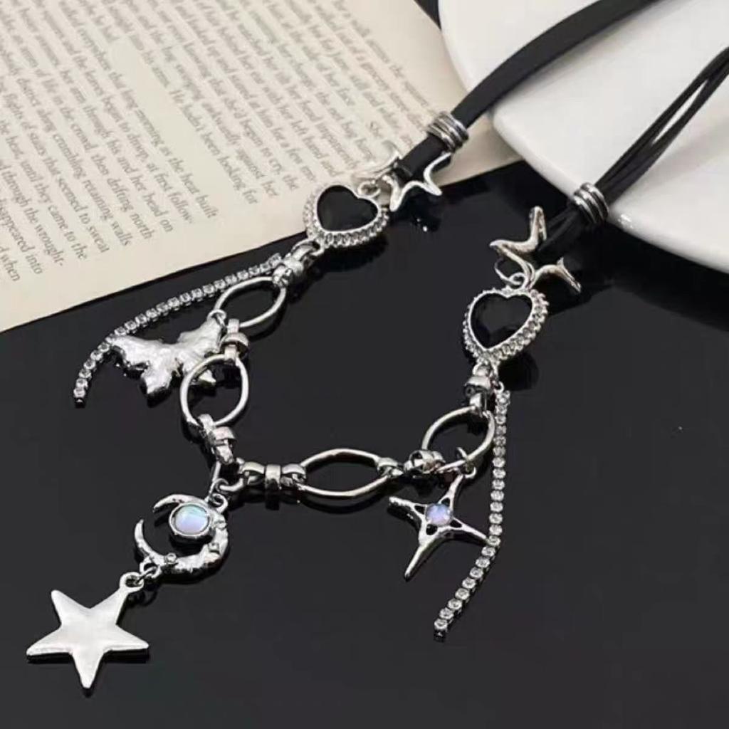 Sweet and Cool Babes Dark and Cold Wind Temperament Black Zircon Love Butterfly Moon Love Necklace Female Personality Collarbone Chain