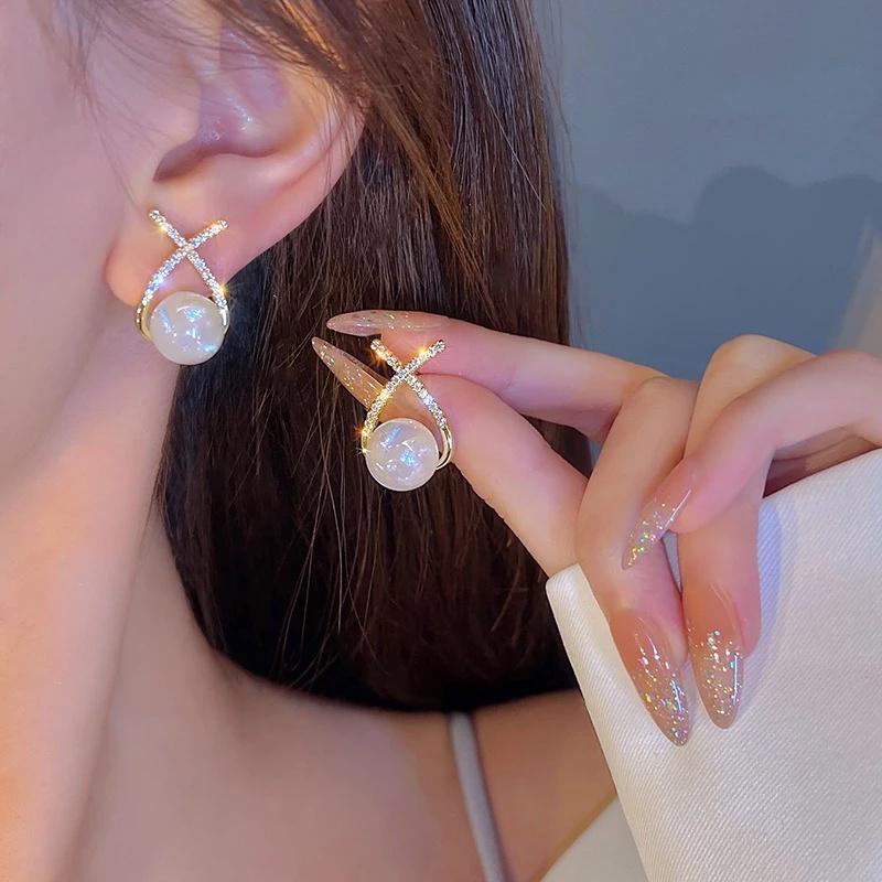 New Inlaid Rhinestone Pearl Stud Earrings Shiny Personality Fashion Unique Design Earrings for Women Party Wedding Jewelry