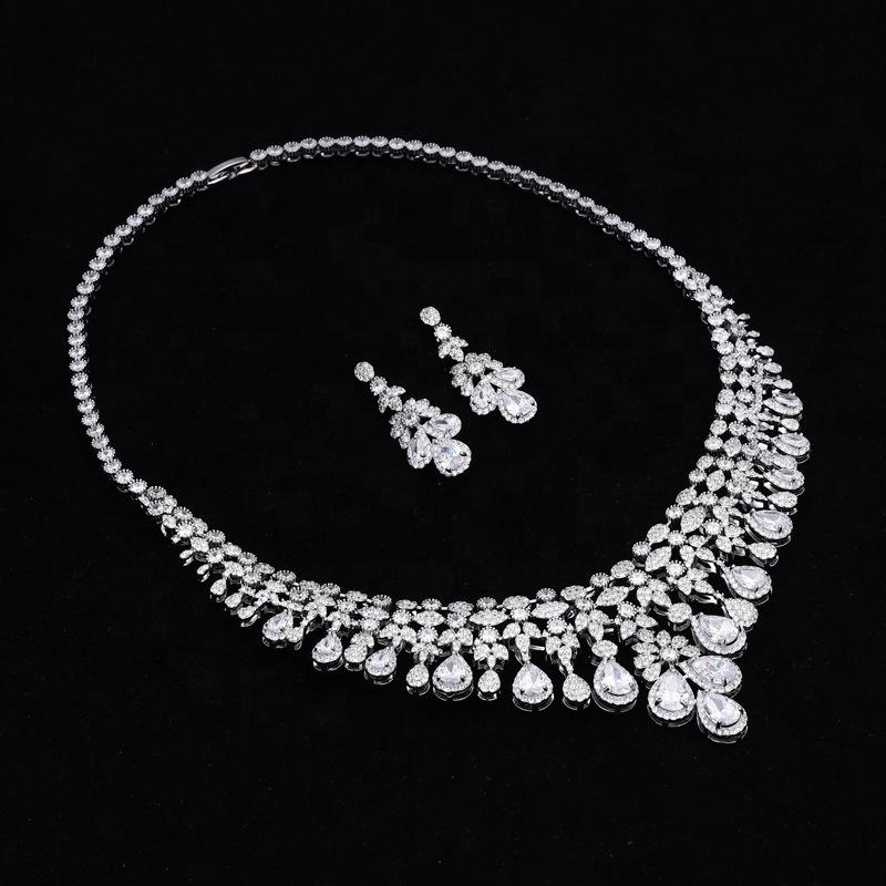 Luxury AAA Zircon Charm Bracelets Pendant Necklace Dangle Earring Rings Sets Fashion Nigerian Wedding Jewelry Set Dubai Bridal