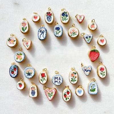 Proste i Wszechstronne Color Blocking Motyl Miłość Kwiat DIY Wisiorek Akcesoria Pozłacane Zachowanie Koloru