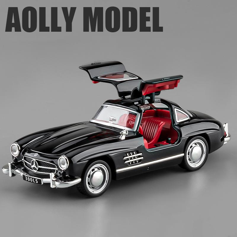 

1:32 Mercedes-Benz 300SL Alloy Model Car Toy Diecasts Metal Casting Sound and Light Car Toys For Children Vehicle чорний