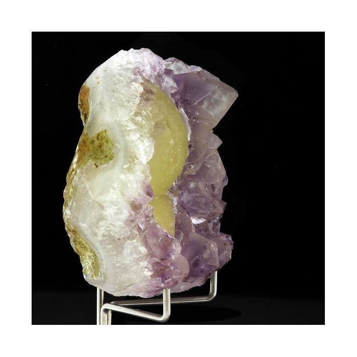 Pierres et Minéraux. Fluorite + Améthyste. 587.0 ct. Jalgaon, Maharashtra, Inde.