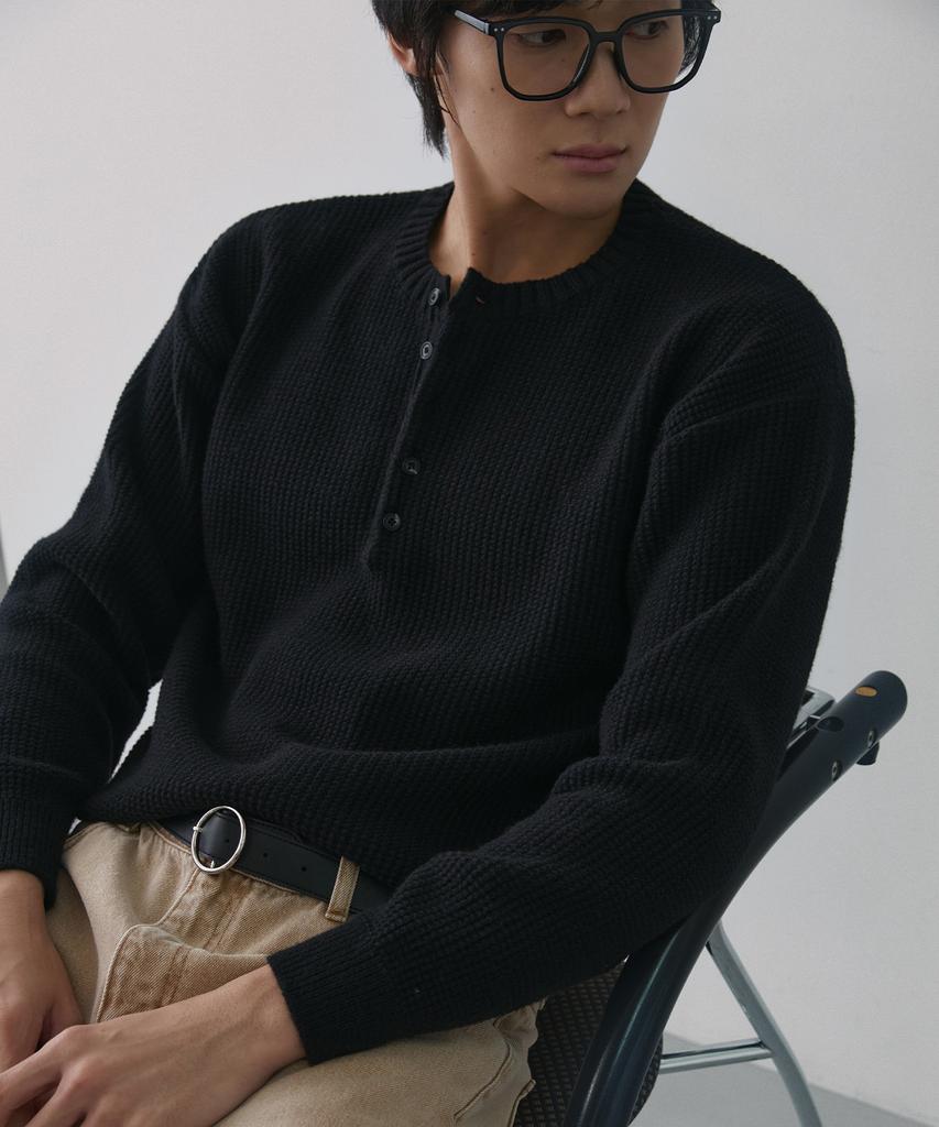 NODU Waffle Henley Neck Knit [Black]