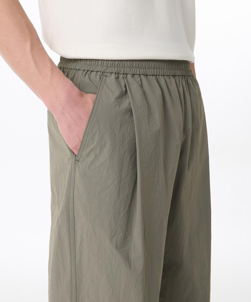MUSINSA STANDARD Nylon Crease One-Tuck Wide Elastic Pants [Dusty Khaki]
