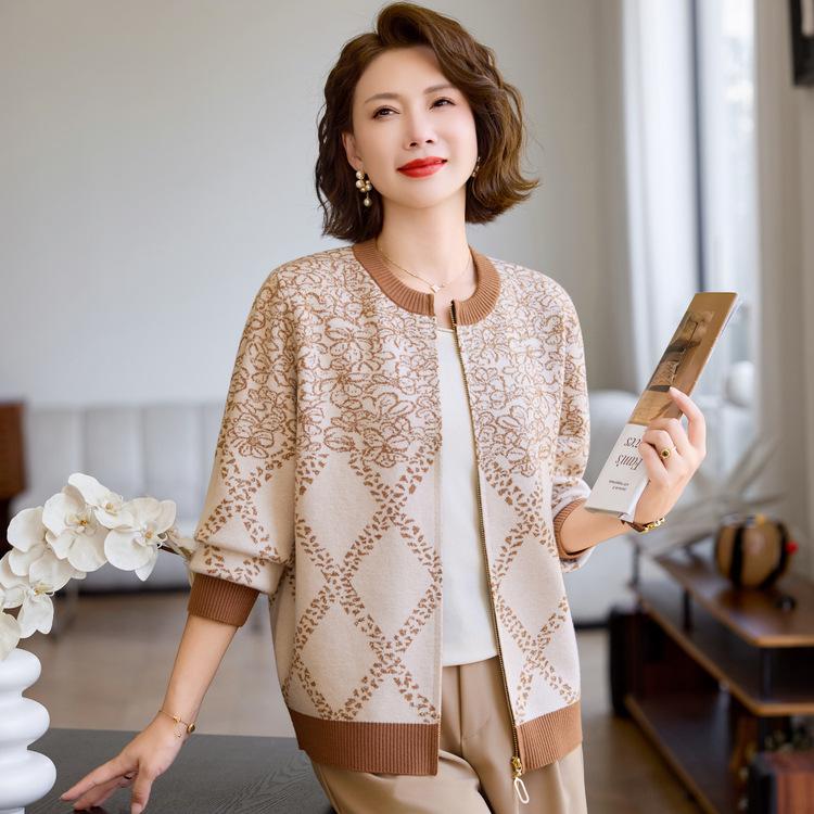 Middle-aged Women's Autumn Temperament Short Coat Mother's New Knitted Cardigan Coat