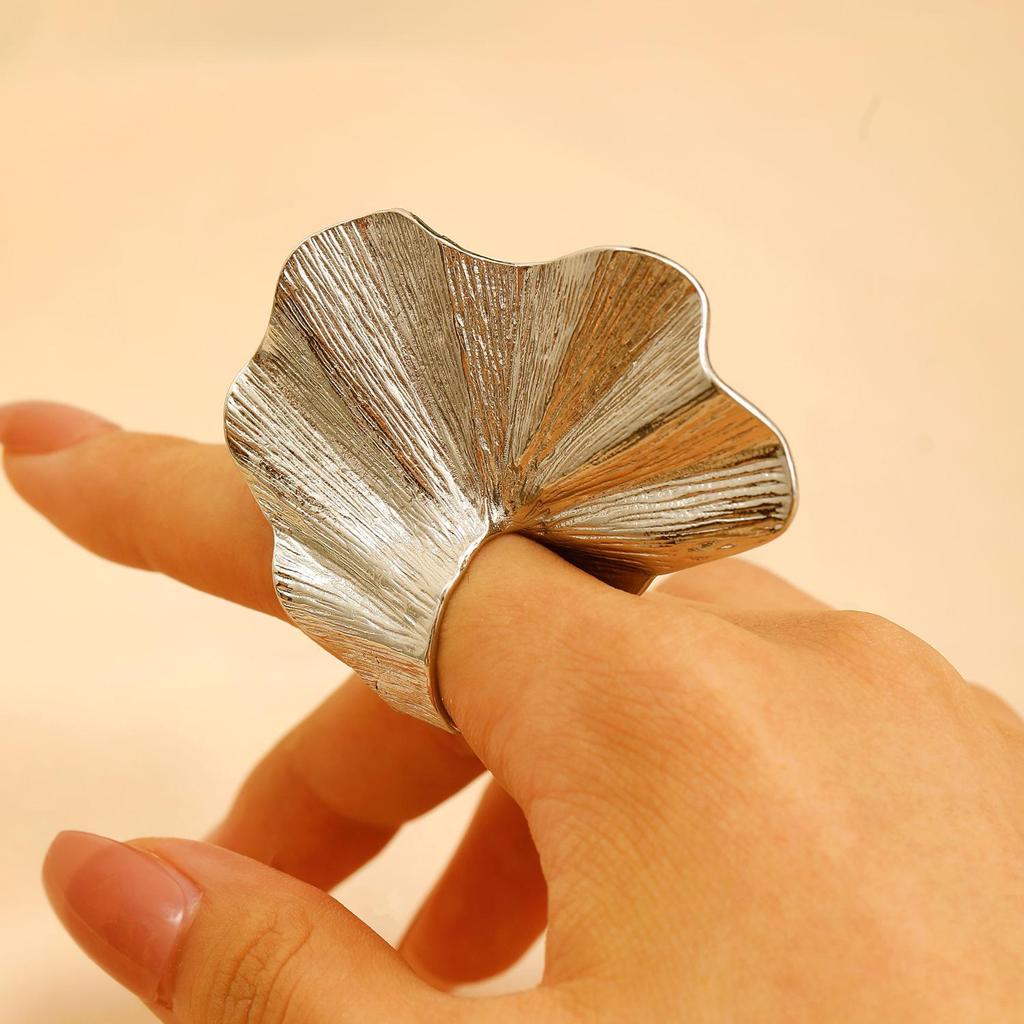 European & American Ginkgo Leaf Design Knuckle Ring: Irregular Pleated Alloy with Sweet, Cool Personality.