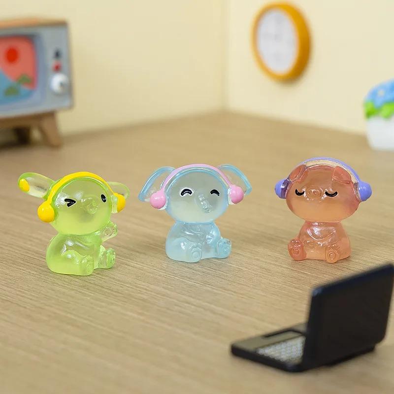 Mix 6Pcs Cute Animals Wearing Headphones Luminous Pig Cat Dog Rabbit Figurine Glow In The Dark Mini Statue Resin Crafts Ornament