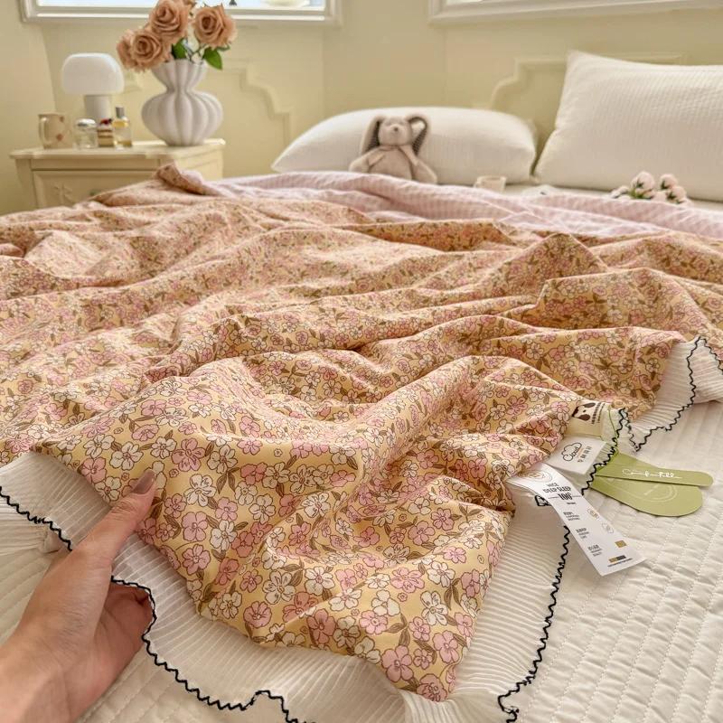 

2025 Korean Kawaii Cat Quilt - Princess Ruffles Washed Cotton, Cooling Air-Con Blanket for Girls (Simple & Cute) Quilt 150 x 200cm