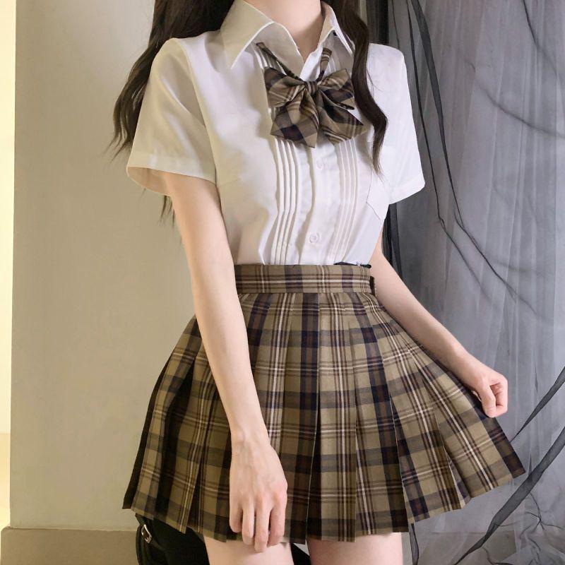 Japonská JK uniforma: Set bílé košile s krátkým rukávem a hnědé kostkované plisované sukně