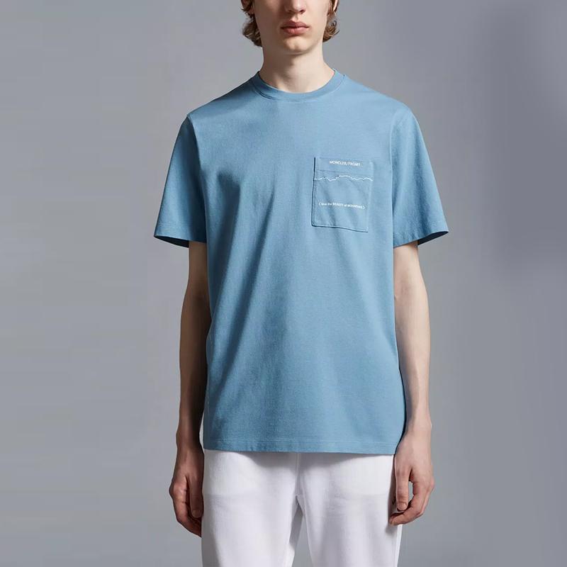 Moncler Genius × Frgmt Hiroshi Fujiwara Collaboration Curved Letter Print Pocket Round Neck Short Sleeve T-Shirt Unisex T-Shirt I209U8C00005M3265710
